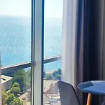 아파트 Loft з видом на море